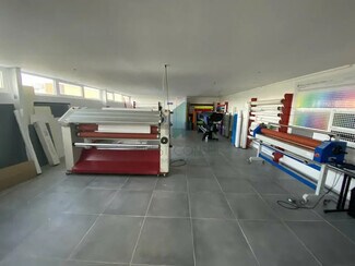 Plus de détails pour Local d'activités à louer