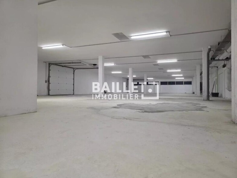 Industrial in Antibes for sale - Interior Photo - Image 2 of 14