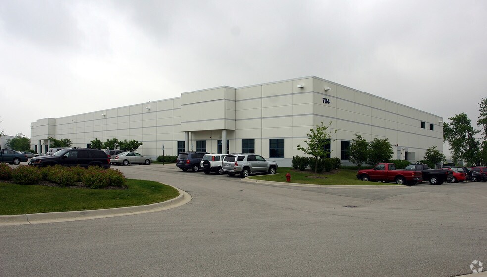 704 Veterans Pky, Bolingbrook, IL for lease - Building Photo - Image 2 of 7