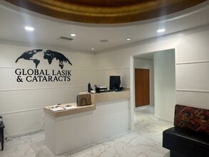 11600 Wilshire Blvd, Los Angeles, CA for lease Building Photo- Image 1 of 15