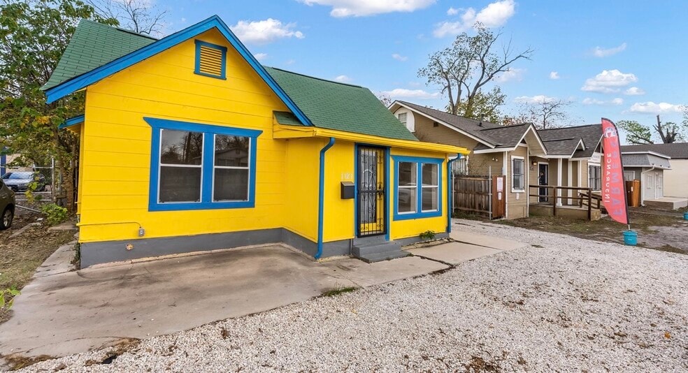 1121 W Hildebrand Ave, San Antonio, TX à vendre - Photo du bâtiment - Image 3 de 17