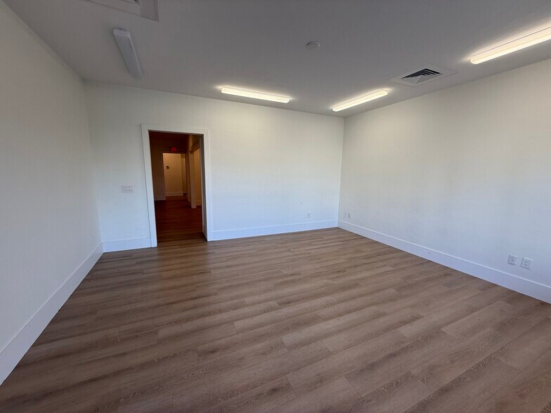 524-550 10th St N, Naples, FL à louer - Photo du bâtiment - Image 3 de 7