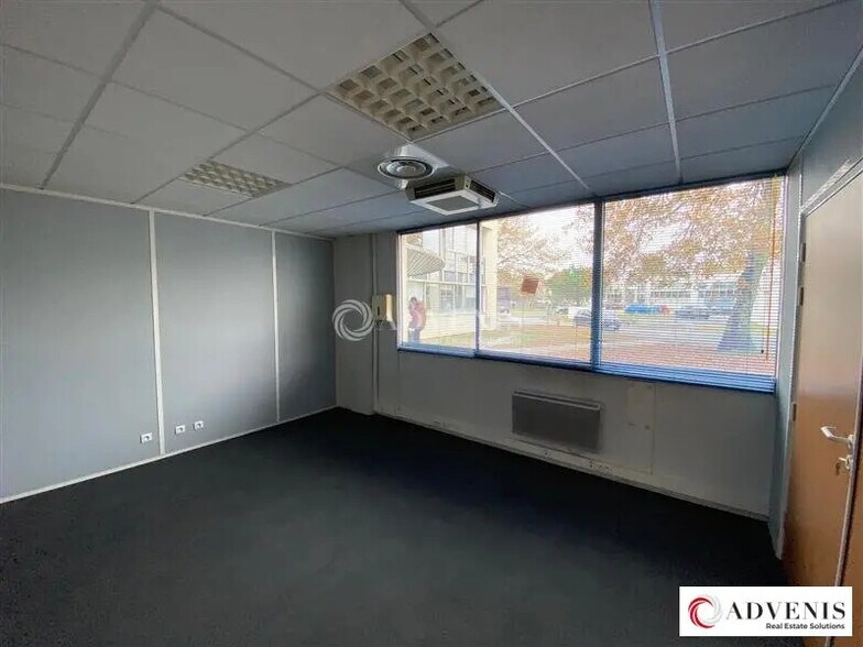 Office in Mérignac for lease - Interior Photo - Image 2 of 11