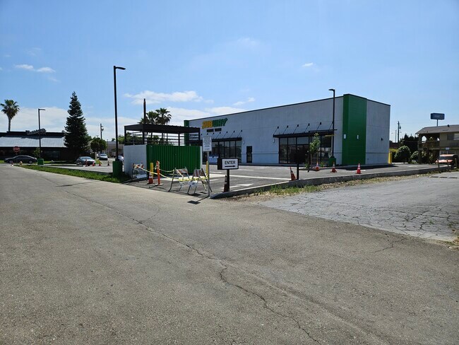 Plus de détails pour 4170 E Waterloo Rd, Stockton, CA - Commerce de détail à louer