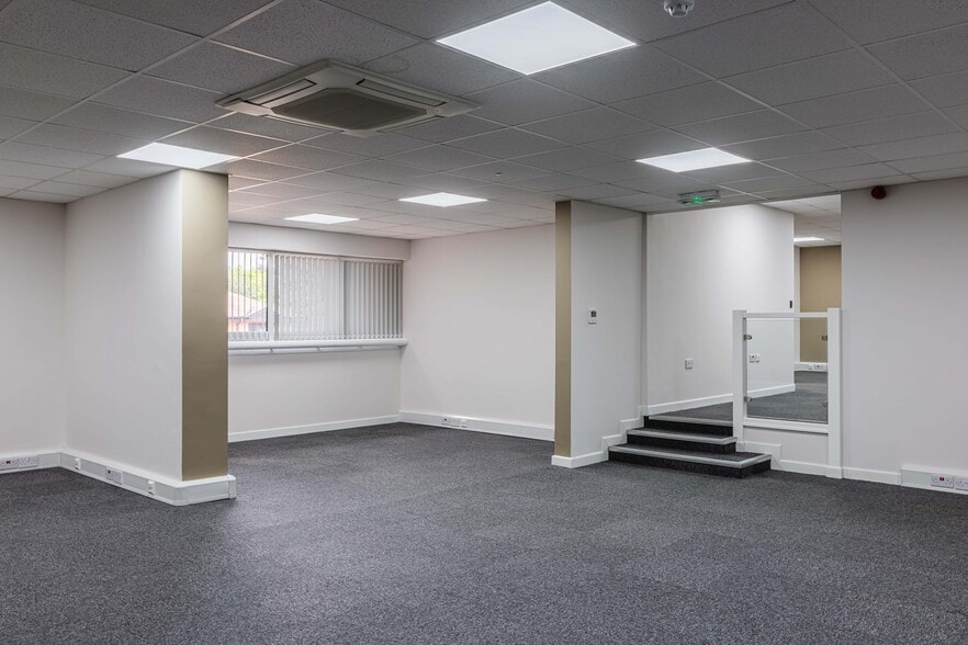 Amber Clos, Tamworth for sale - Building Photo - Image 2 of 9