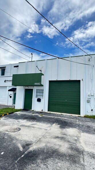8897 SW 129th St, Miami, FL à louer - Photo du bâtiment - Image 1 de 16