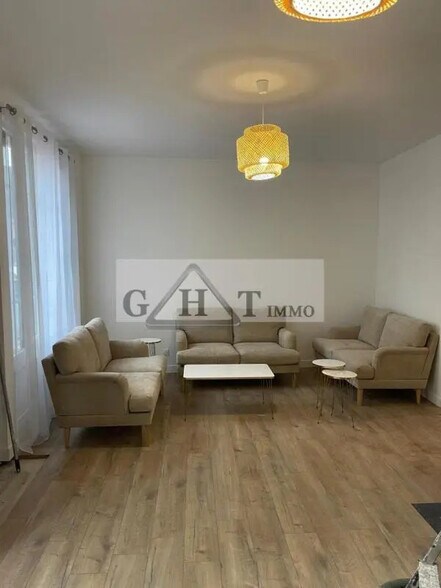 Office in Orly for lease - Interior Photo - Image 2 of 4