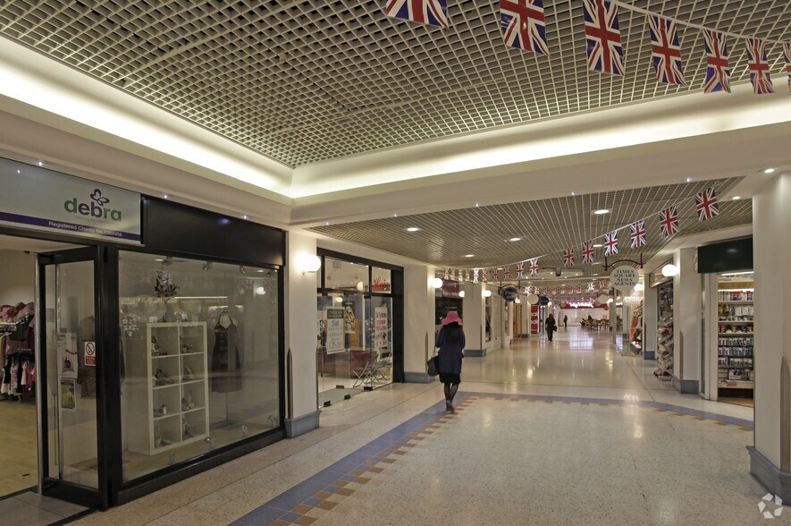 High St, Sutton for lease - Building Photo - Image 1 of 3
