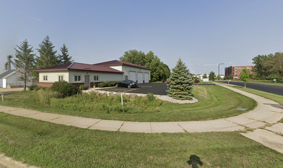 8 Assets for Sale- Price Reduced! portefeuille de 8 propriétés à vendre sur LoopNet.ca - Photo du bâtiment - Image 2 de 8