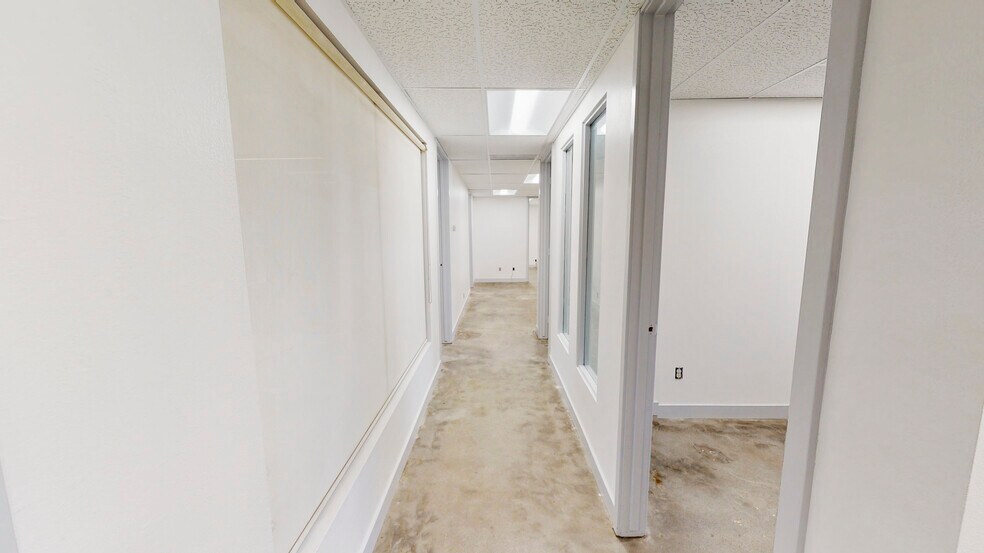 4425 W Riverside Dr, Burbank, CA à louer - Photo du bâtiment - Image 3 de 17