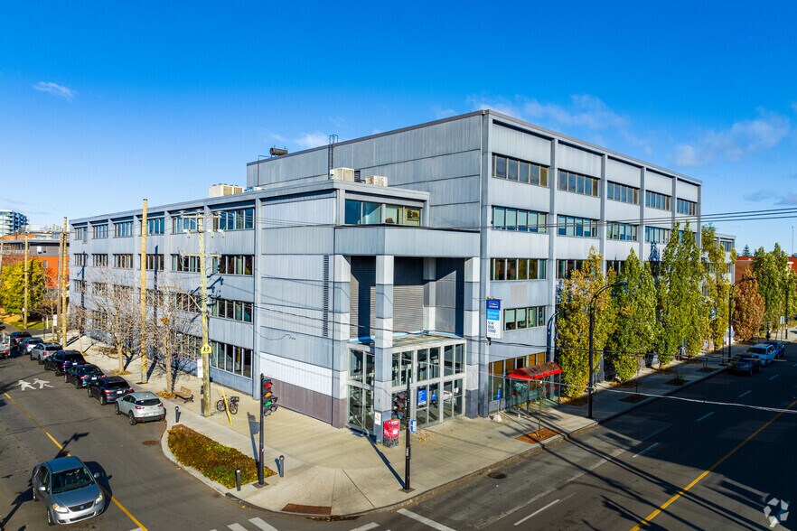 1415 Rue Jarry E, Montréal, QC à vendre - Photo principale - Image 1 de 9