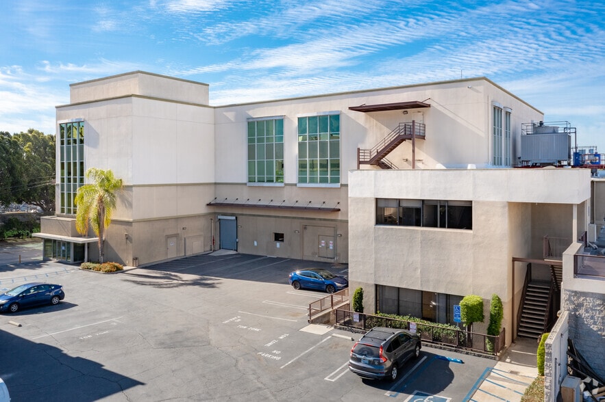 133-145 N Altadena Dr, Pasadena, CA for lease - Building Photo - Image 2 of 6