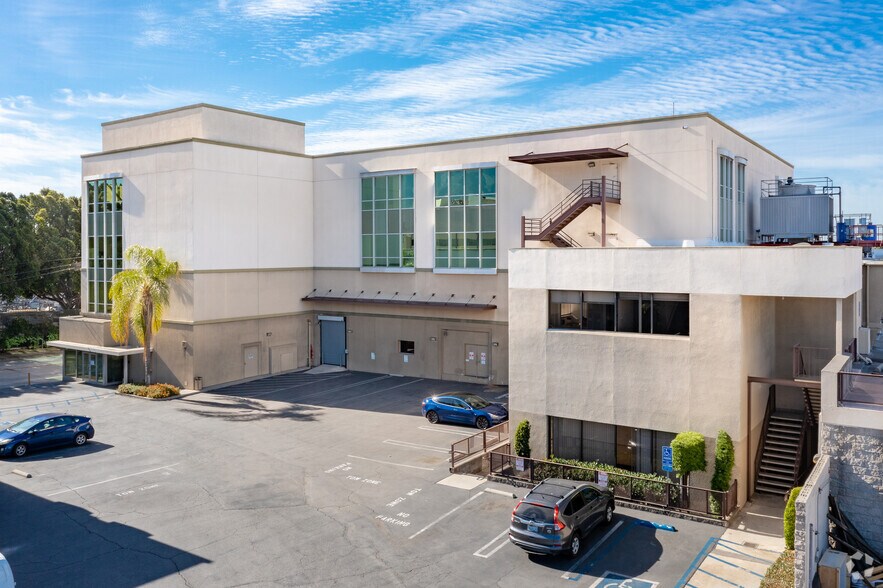 133-145 N Altadena Dr, Pasadena, CA à louer - Photo du bâtiment - Image 2 de 6