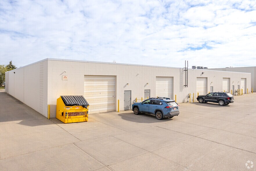 17865 106 Ave NW, Edmonton, AB for lease - Building Photo - Image 2 of 3