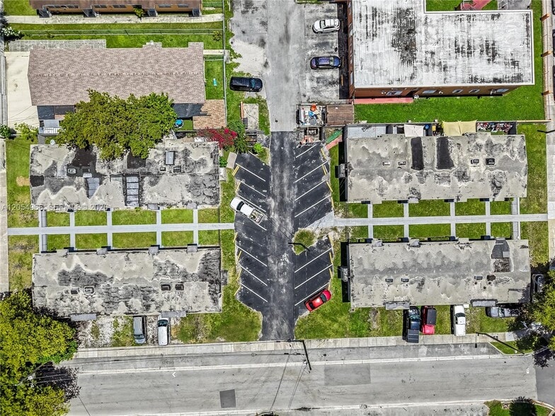 2080-2090 NW 31st St, Miami, FL for sale - Building Photo - Image 2 of 12