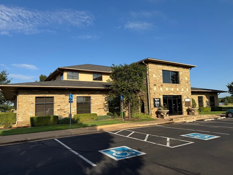 2600 S Kelley Ave, Edmond, OK à vendre - Photo du bâtiment - Image 2 de 3