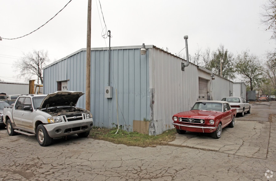 6716 No 10th St, Oklahoma City, OK for sale - Primary Photo - Image 1 of 2