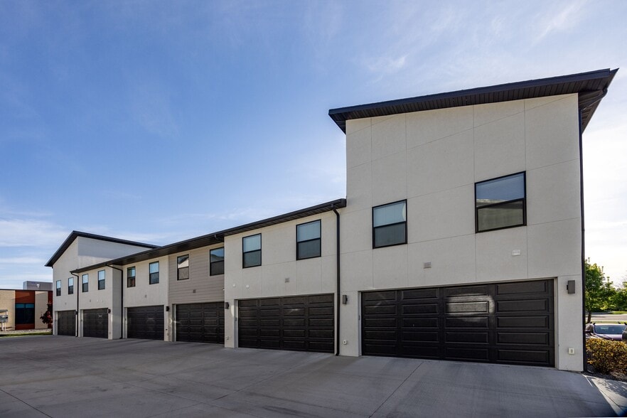 220 N Spring Creek Pky, Providence, UT à vendre - Photo du bâtiment - Image 3 de 6
