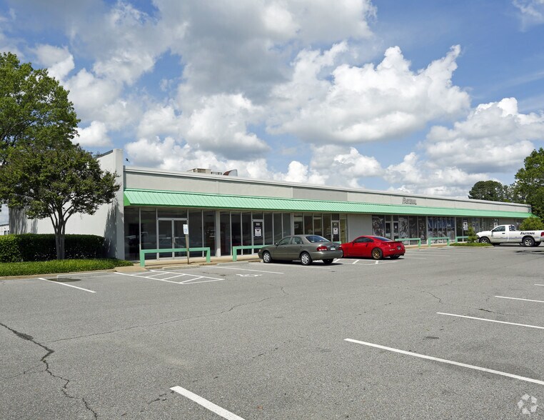 968-986 E Brooks Rd, Memphis, TN for lease - Building Photo - Image 1 of 8