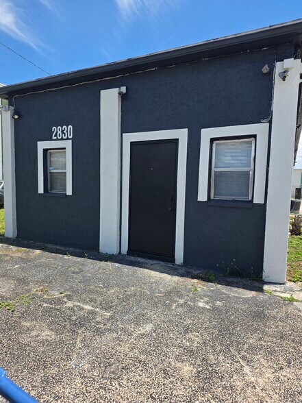 2830 St Charles St, Fort Myers, FL à vendre - Photo du bâtiment - Image 2 de 6
