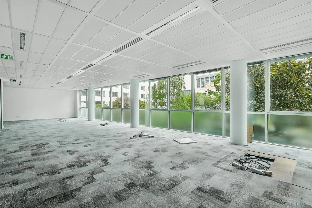 Office in Levallois-Perret for lease Interior Photo- Image 1 of 1