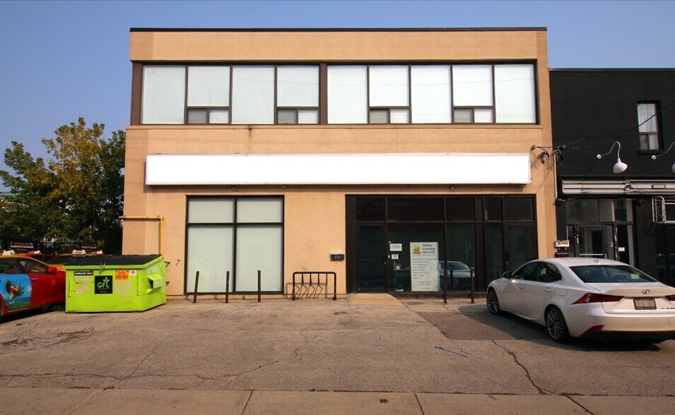 274 Geary Ave, Toronto, ON à vendre - Photo du bâtiment - Image 3 de 4