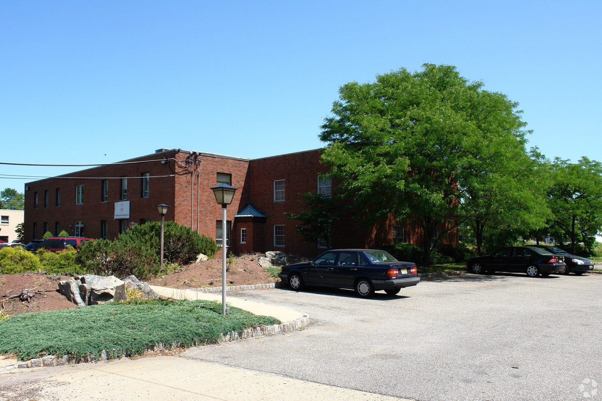 43 Emery Ave, Flemington, NJ for lease Primary Photo- Image 1 of 8