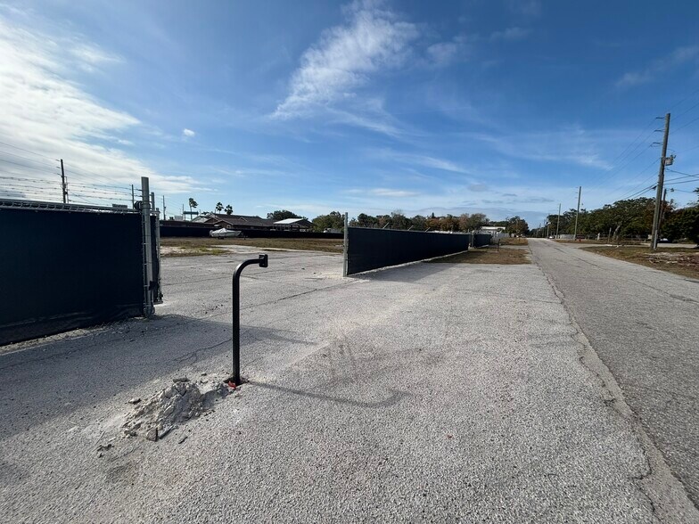 7806 Maryland Ave, Hudson, FL à louer - Photo du bâtiment - Image 3 de 15