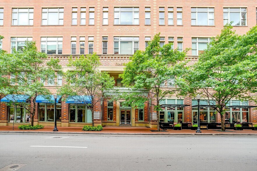 420 Throckmorton St, Fort Worth, TX à louer - Photo du bâtiment - Image 2 de 10