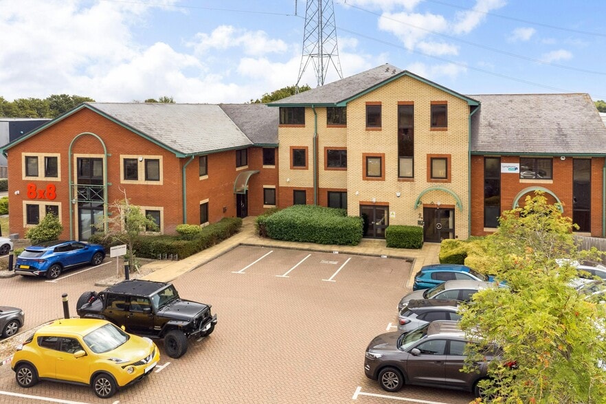 Smeaton Clos, Aylesbury for lease - Building Photo - Image 3 of 16