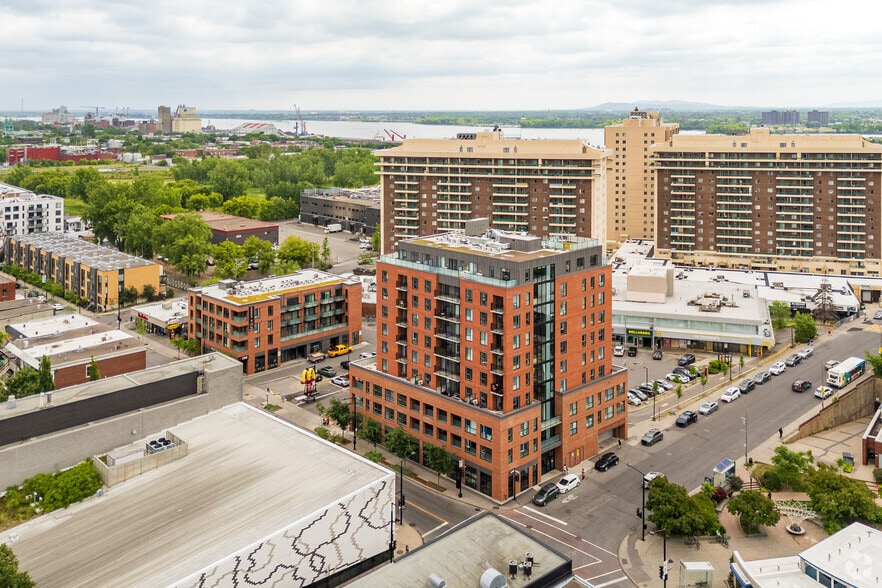 2620-2660 Rue Ontario E, Montréal, QC à louer - Aérien - Image 3 de 3