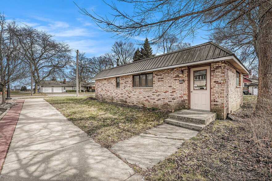 50 E Main St, Grant, MI for sale - Building Photo - Image 3 of 8