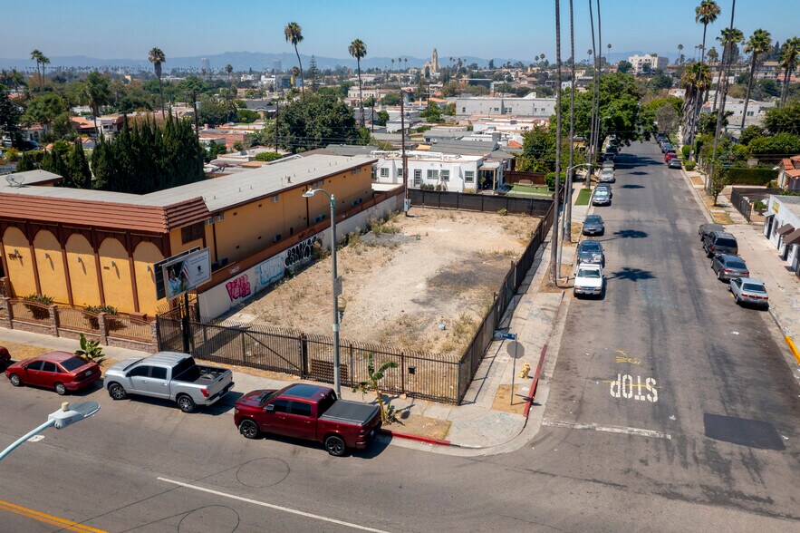 2901 W Jefferson Blvd, Los Angeles, CA à louer - Photo du bâtiment - Image 3 de 11