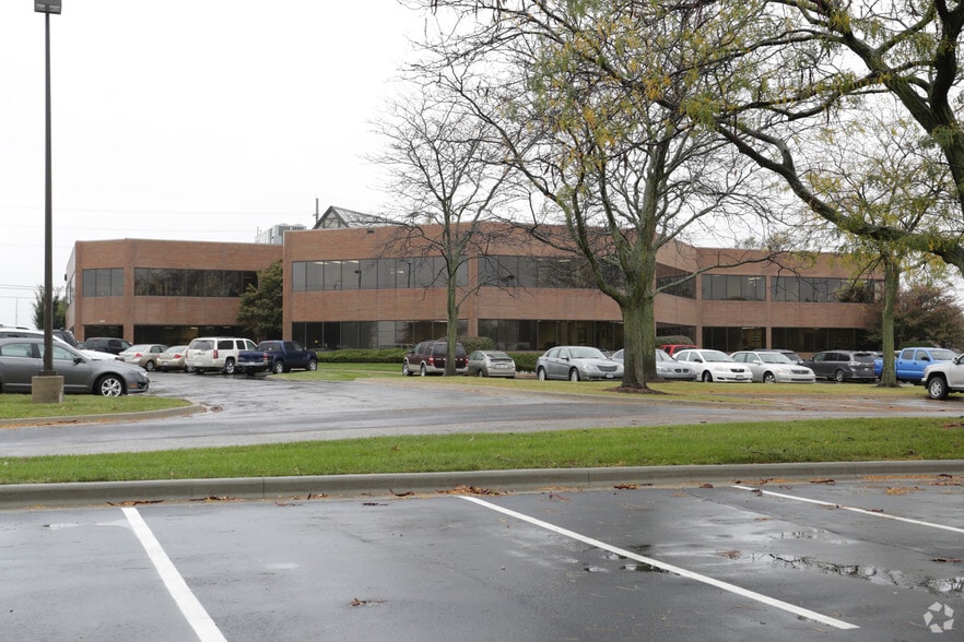 11900 W 87th Street Pky, Lenexa, KS for sale - Primary Photo - Image 1 of 10