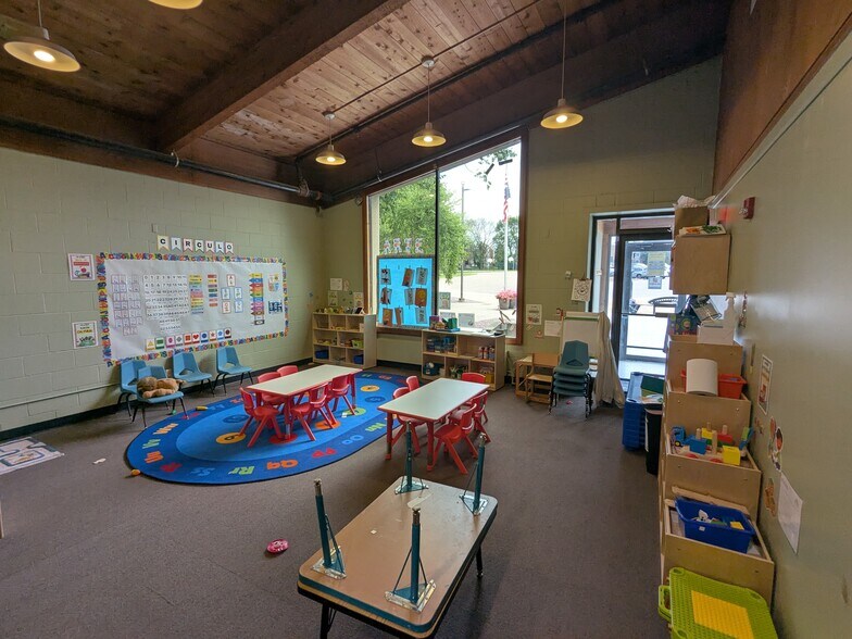 110650 Village Rd, Chaska, MN à vendre - Photo du bâtiment - Image 3 de 7