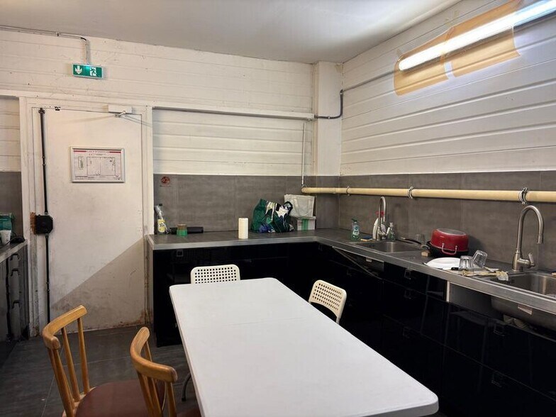Flex in Champigny-sur-Marne for lease - Interior Photo - Image 3 of 11