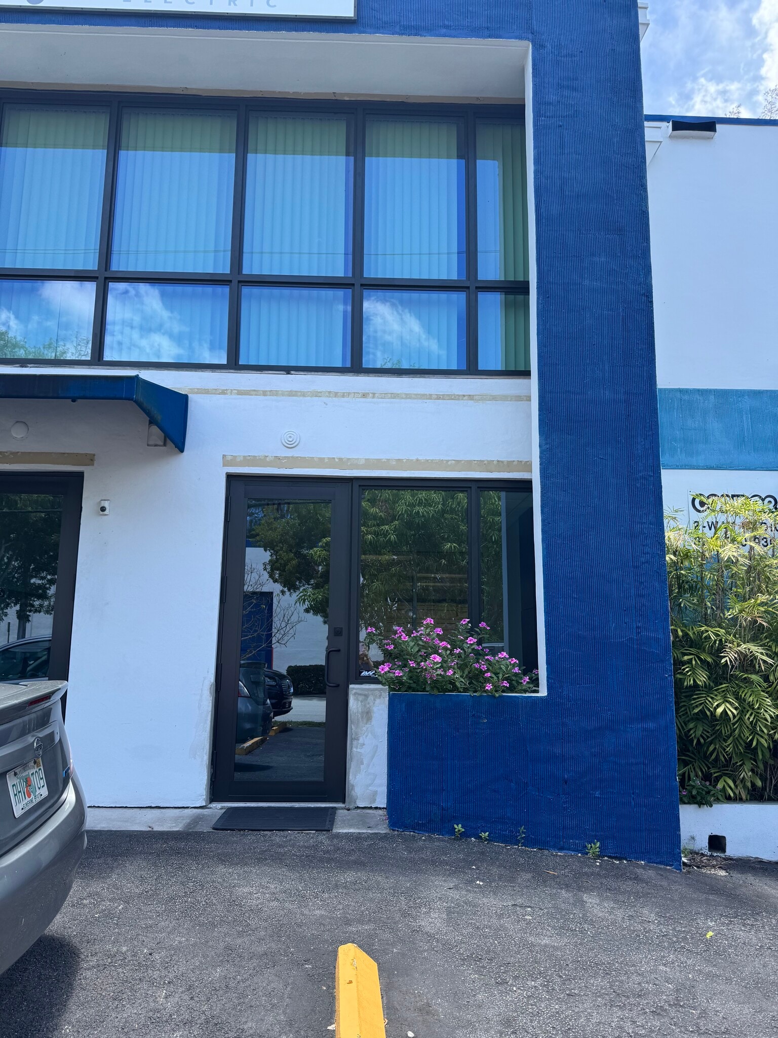 2050-2052 NW 93rd Ave, Miami, FL à louer Photo du bâtiment- Image 1 de 6