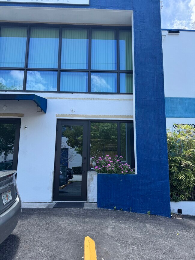 More details for 2050-2052 NW 93rd Ave, Miami, FL - Industrial for Lease