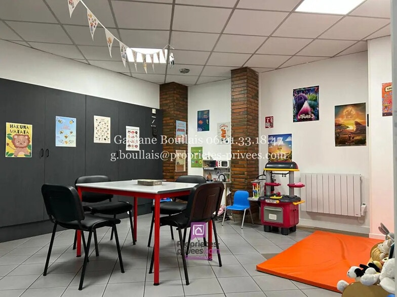 Office in Lisieux for sale - Interior Photo - Image 2 of 18