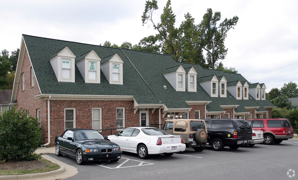 112-124 Salem Towne Ct, Apex, NC for lease - Building Photo - Image 3 of 3
