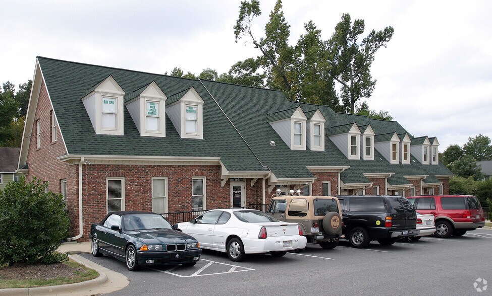 112-124 Salem Towne Ct, Apex, NC à louer - Photo du bâtiment - Image 3 de 3
