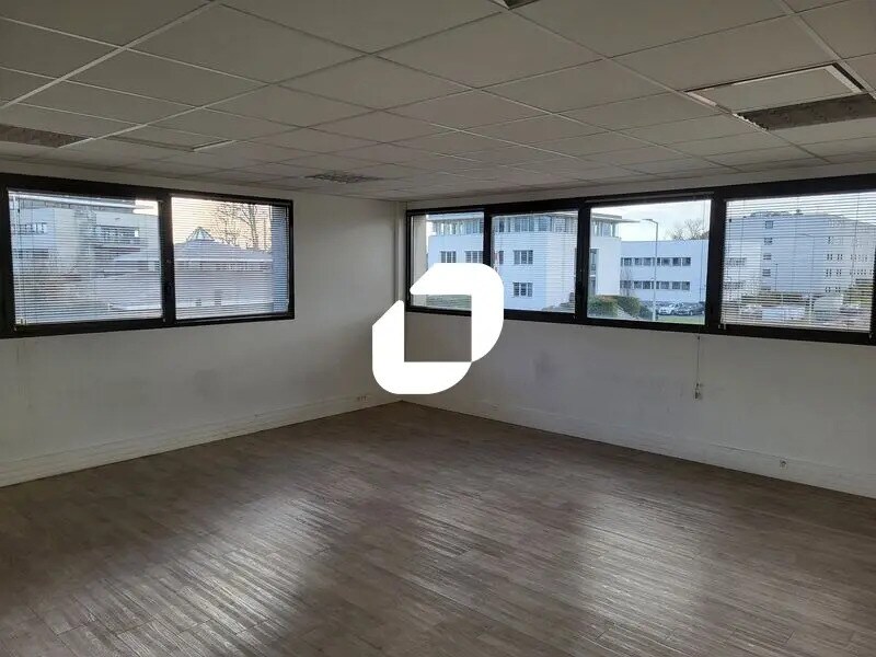 Office in Mérignac for lease Building Photo- Image 1 of 18