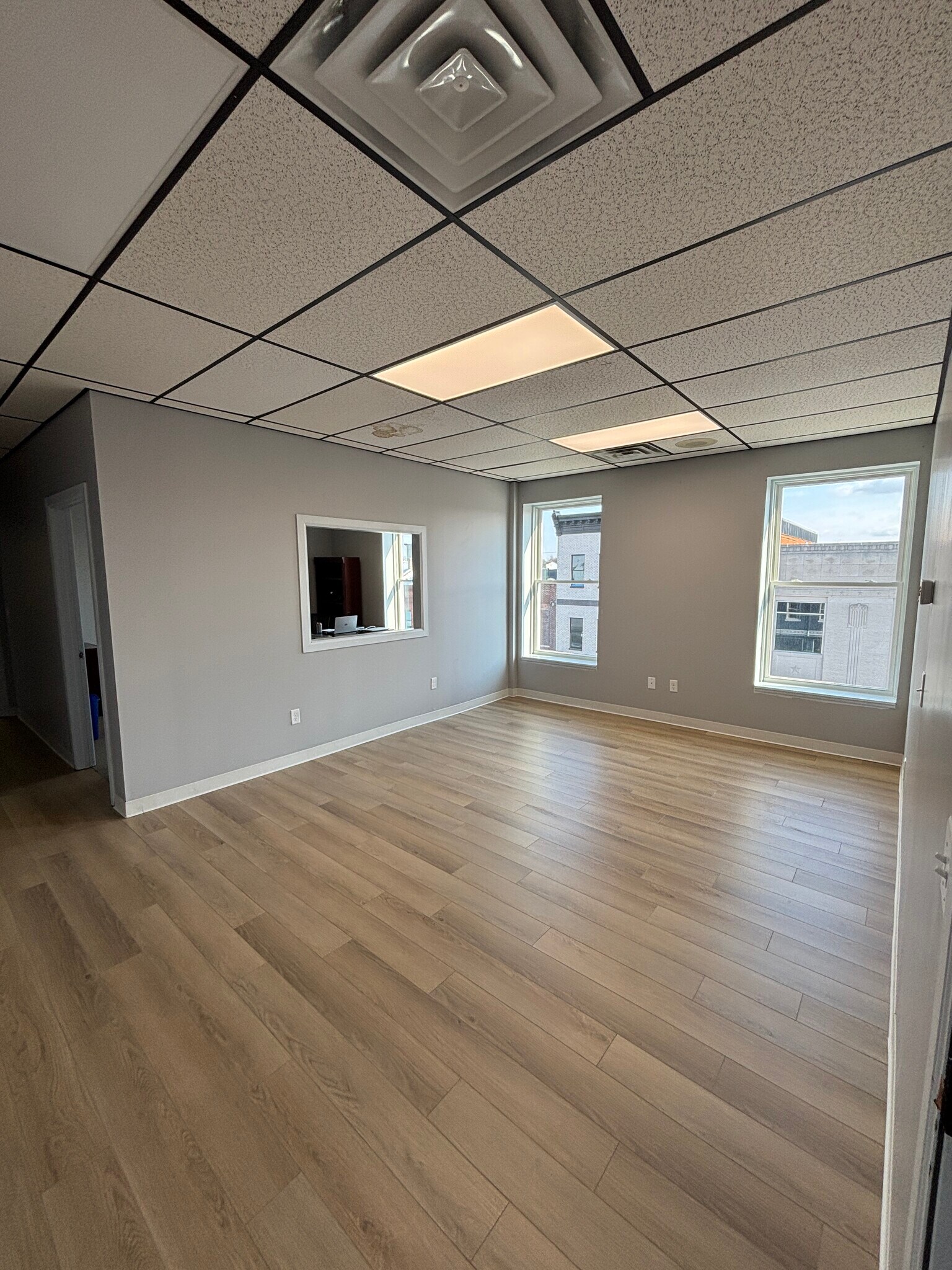 40 Monument Sq, Urbana, OH à louer Photo intérieure- Image 1 de 4