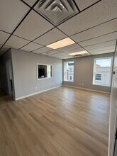 40 Monument Sq, Urbana, OH à louer Photo intérieure- Image 1 de 4