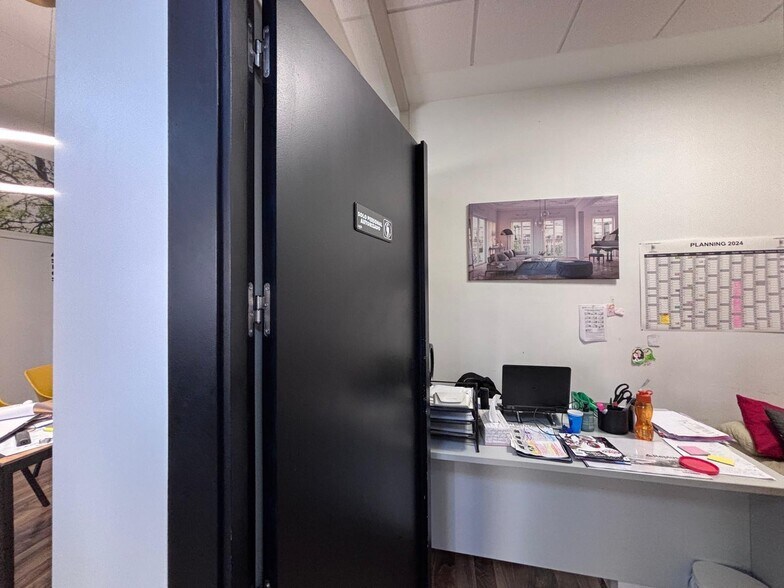 Commerce de détail dans Cáceres, Cáceres à vendre - Photo du bâtiment - Image 3 de 6