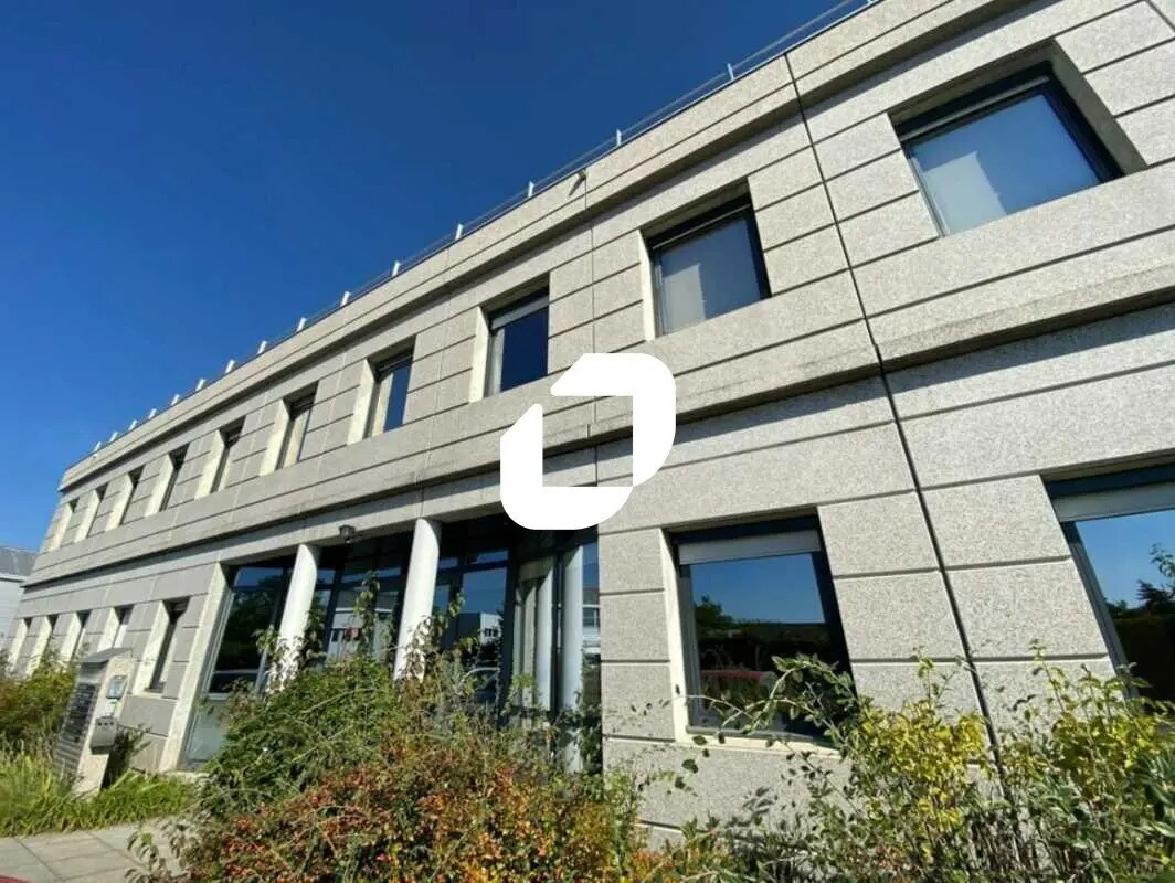 Office in Bron for lease Building Photo- Image 1 of 6