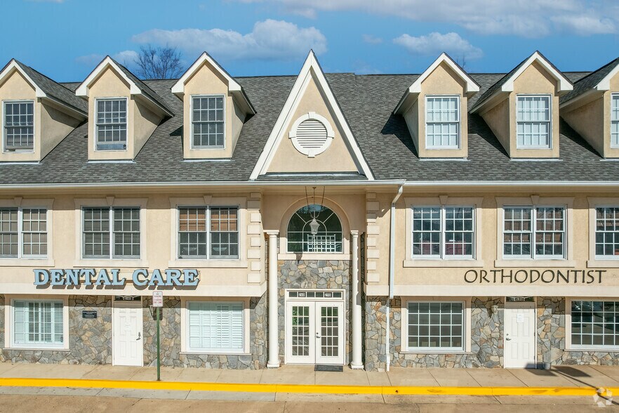 46950 Jennings Farm Dr, Sterling, VA à louer - Photo du bâtiment - Image 3 de 5