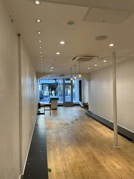 32 Milsom St, Bath for lease - Interior Photo - Image 2 of 6