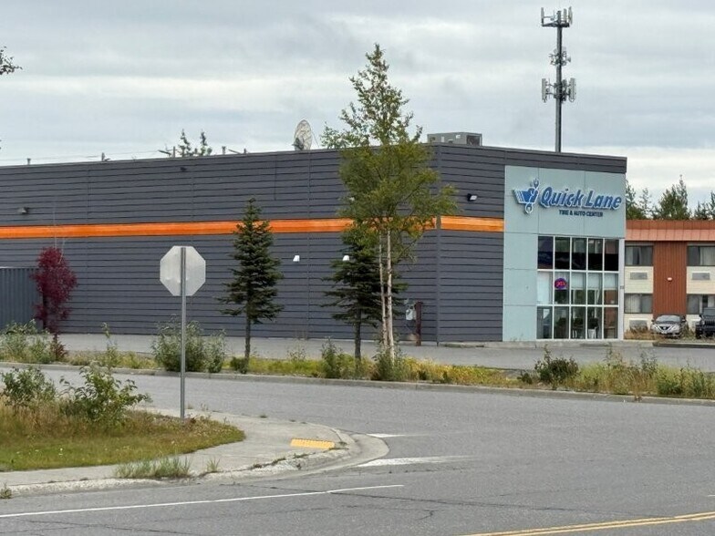 250 Airport Way, Kenai, AK à vendre - Photo du bâtiment - Image 2 de 4