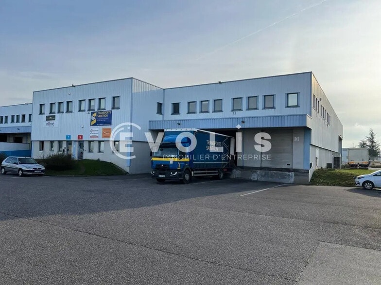 Office in Genas for lease - Building Photo - Image 1 of 6